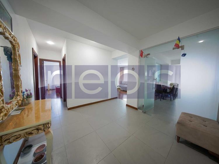 Apartament cu 3 camere decomandat, mobilat în Vitan Mall