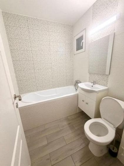 Apartament cu 2 camere decomandat, mobilat în Berceni