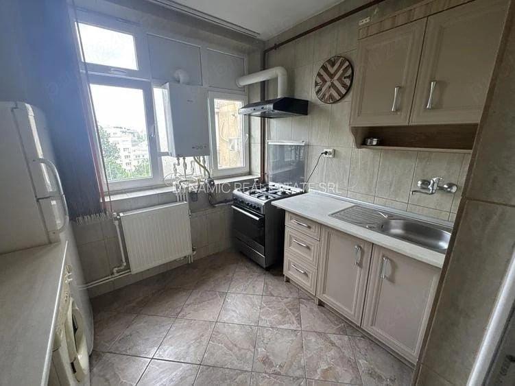 Apartament cu 2 camere decomandat în Gara de Nord