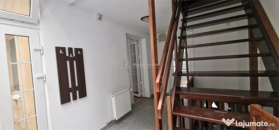 Casă cu 10 camere cu Teren 32 Mp în Muncitoresc