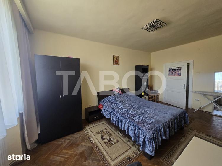 Apartament cu 5 camere decomandat în Terezian