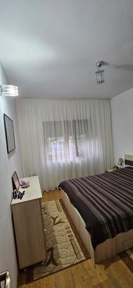Casă individuală cu 5 camere cu Canalizare în Ghiroda