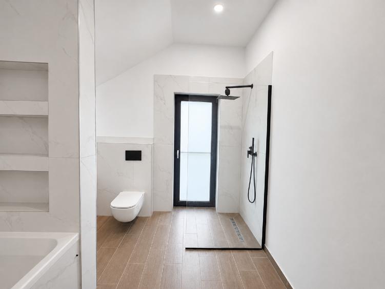 Casă individuală cu 4 camere cu Canalizare în Izvorani