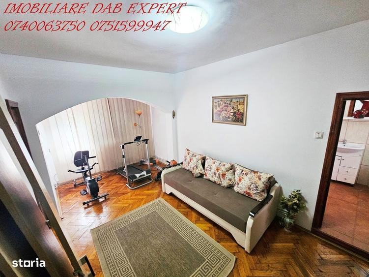 Casa vanzare 5 camere zona CENTRALA - 1