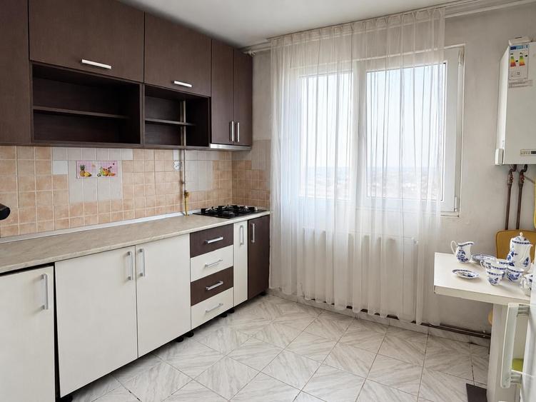 Apartament cu 3 camere semidecomandat în Aurel Vlaicu