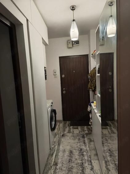 Apartament cu 2 camere semidecomandat în Craiovița Nouă