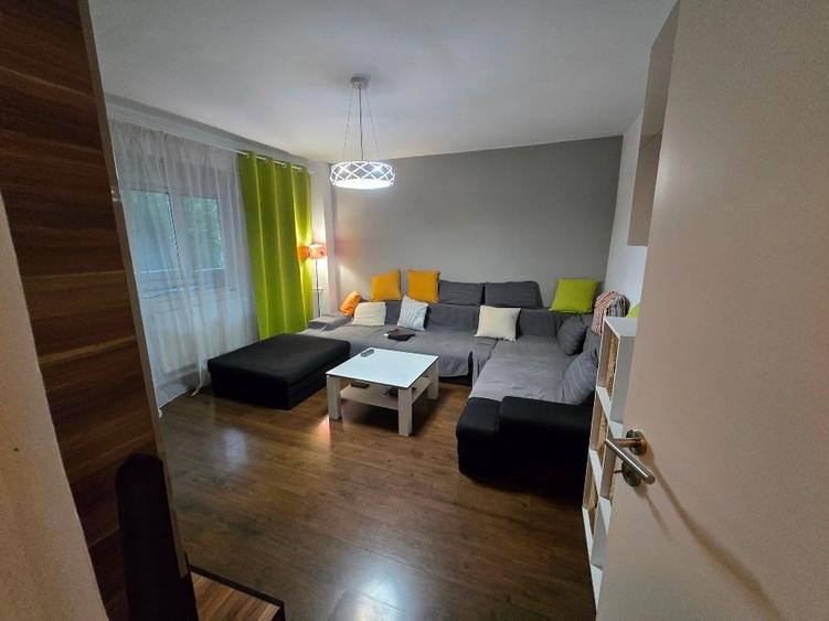 Apartament cu 3 camere decomandat, mobilat în Sebastian