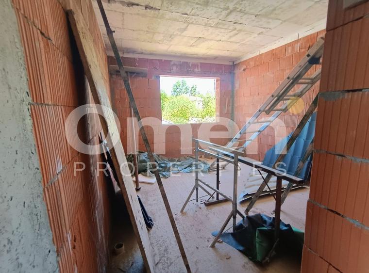 Duplex cu 4 camere cu Canalizare în Est