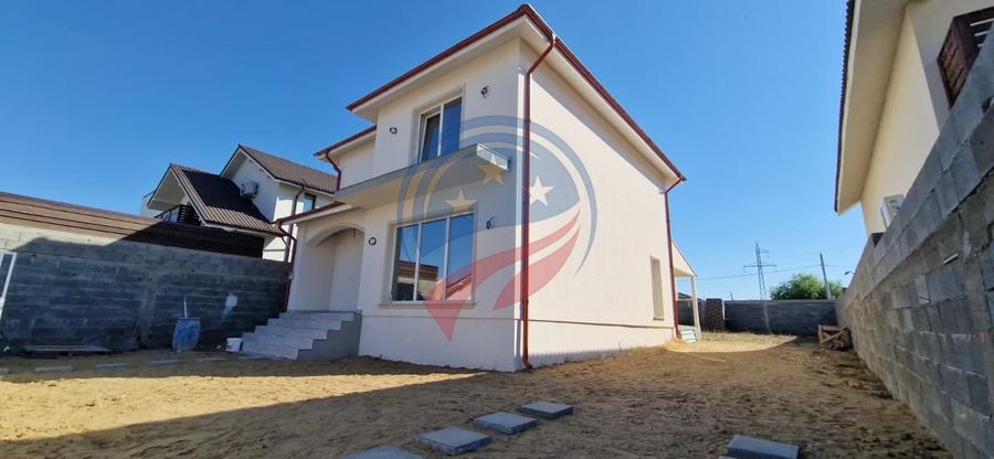 Casă individuală cu 4 camere cu Canalizare în Sud