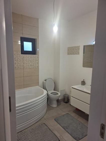 Casă individuală cu 6 camere cu Canalizare în Lumina