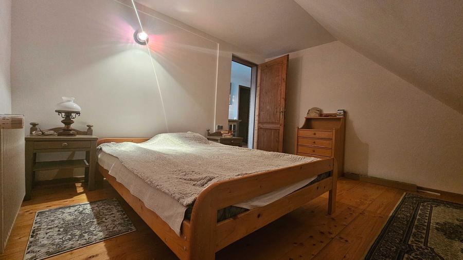 Casă cu 4 camere în Dumbrava