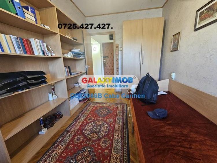 Apartament cu 3 camere decomandat în Republicii
