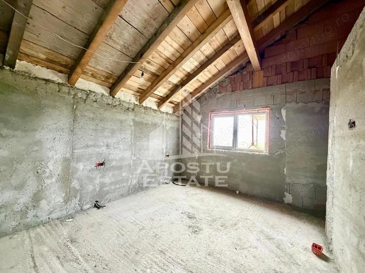 Casă cu 4 camere cu Teren 370 Mp în Giarmata