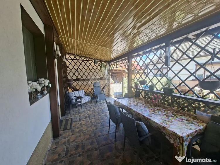 Casă cu 7 camere cu Teren 1650 Mp în Lunca Calnicului