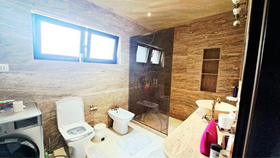 Casă cu 4 camere cu Canalizare în Central