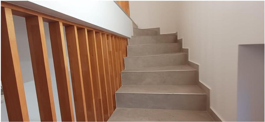 Duplex cu 4 camere cu Canalizare în Stupini