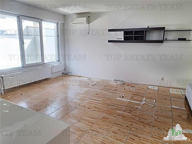 Casă individuală cu 7 camere cu Teren 170 Mp în Tei