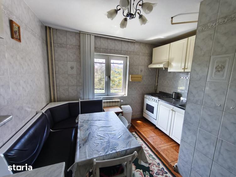 Apartament cu 3 camere în 9 Mai