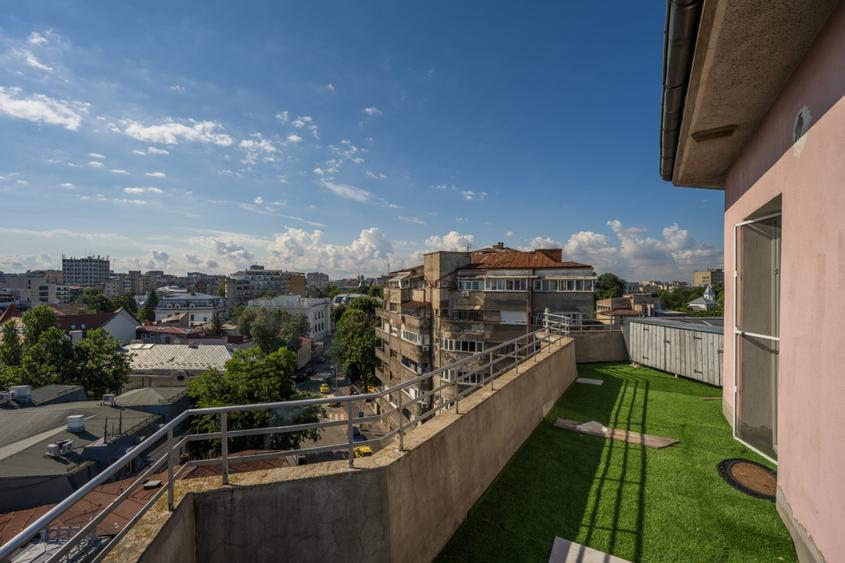 Apartament cu 2 camere semidecomandat, mobilat în P-ța Romană