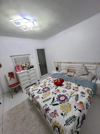 Apartament cu 3 camere decomandat, mobilat în Est