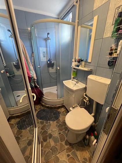 Apartament cu 3 camere semidecomandat în Micro 19