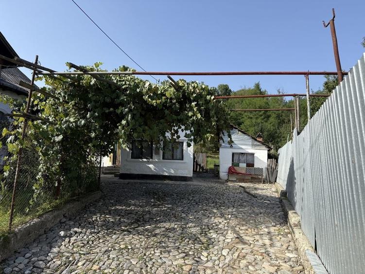 Casă cu 4 camere în Valea Siliștii