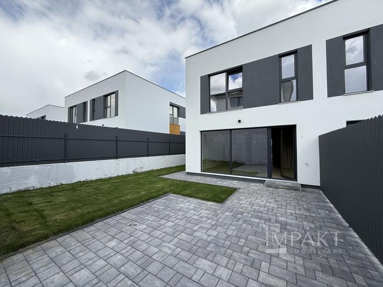 Duplex cu 4 camere cu Canalizare în Chinteni