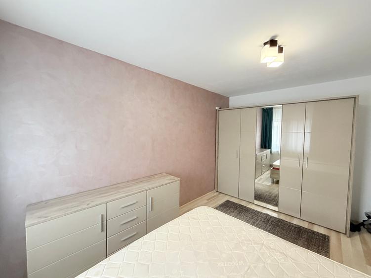 Apartament cu 4 camere semidecomandat în Baza 3