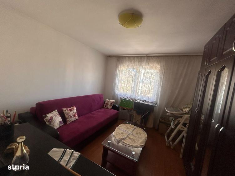 Apartament cu 3 camere decomandat în Exterior Vest