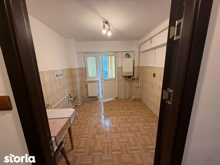 Apartament cu 3 camere decomandat în Obor