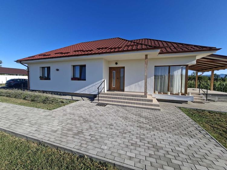 Casă cu 4 camere în Chechiș
