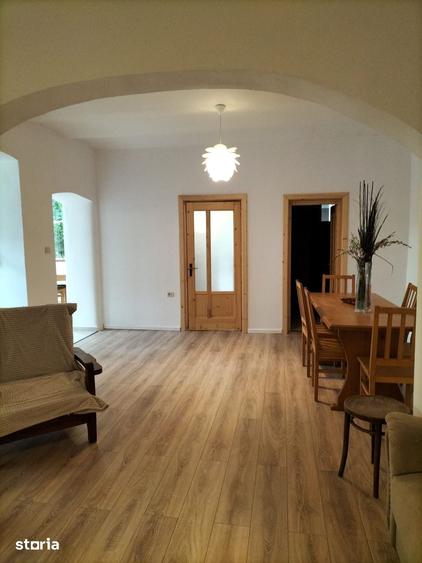 Casă cu 5 camere cu Teren 180 Mp în Schei