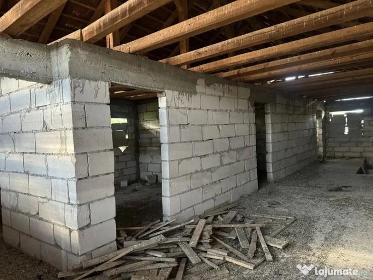 Casă cu 4 camere cu Teren 600 Mp în Central