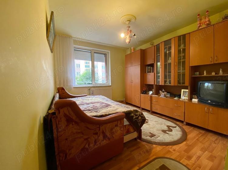 Apartament cu 3 camere decomandat în 22 Decembrie