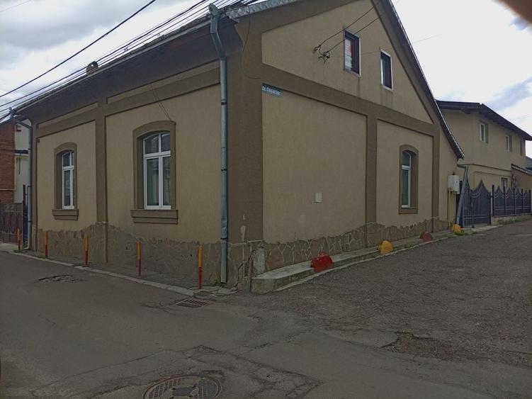 Casă cu 4 camere în Central