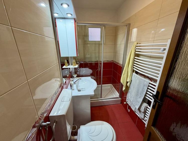 Casă individuală cu 3 camere cu Canalizare în Cetate