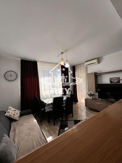 Apartament cu 3 camere semidecomandat în Turnișor