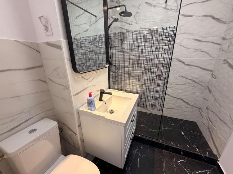 Apartament cu 3 camere decomandat în Titulescu