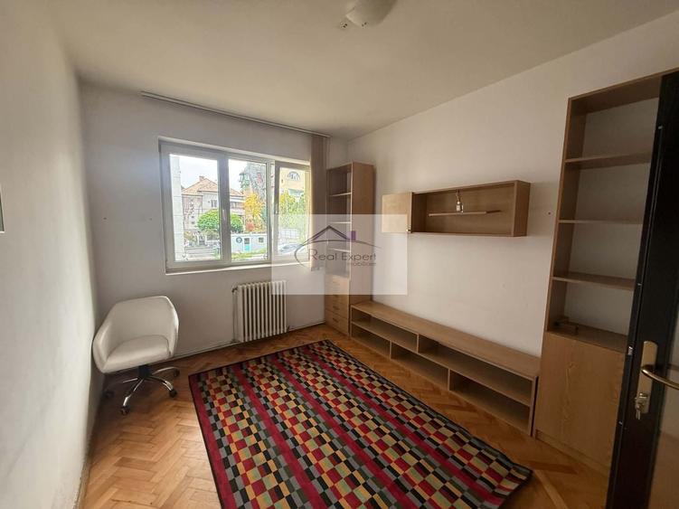 Apartament cu 4 camere decomandat în Andrei Mureșanu