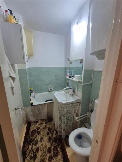 Apartament cu 3 camere semidecomandat în Viziru 1