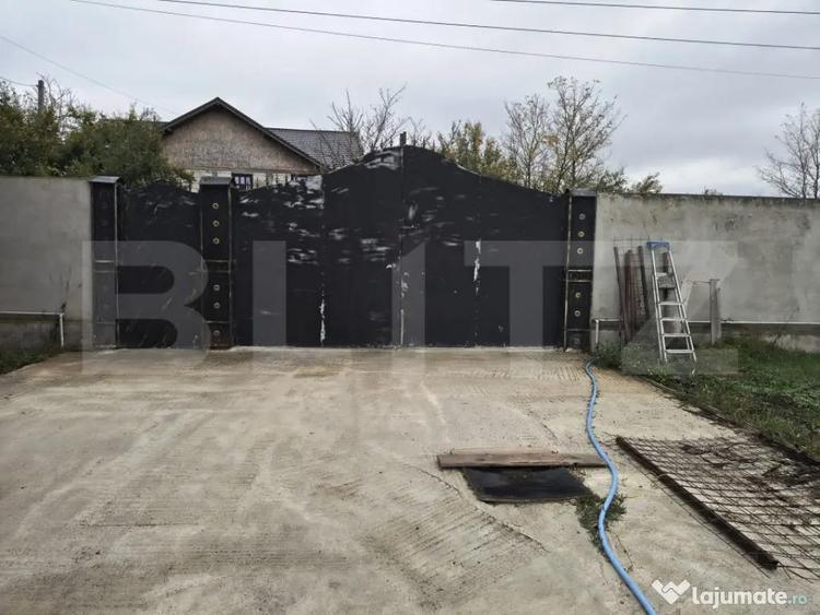 Casă cu 7 camere cu Teren 1600 Mp în Bâra