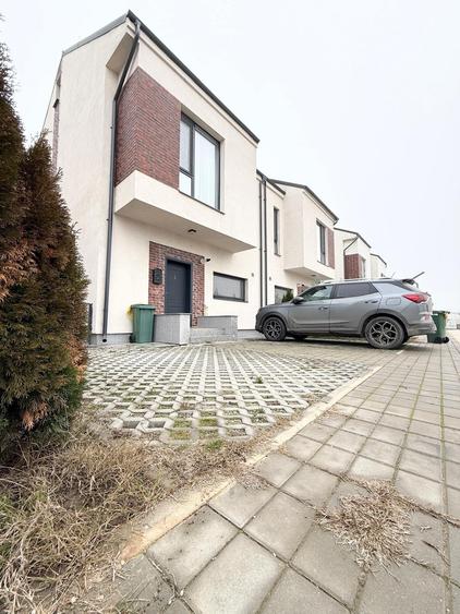 Duplex cu 4 camere cu Piscina în Tunari