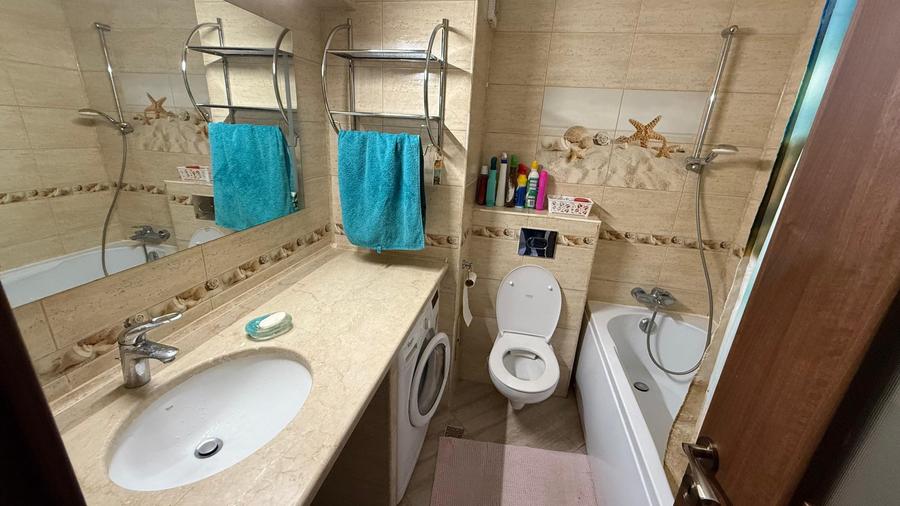 Apartament cu 3 camere decomandat în Exterior Vest