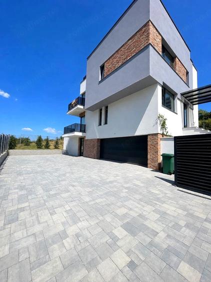 Casă individuală cu 5 camere cu Canalizare în Dezmir