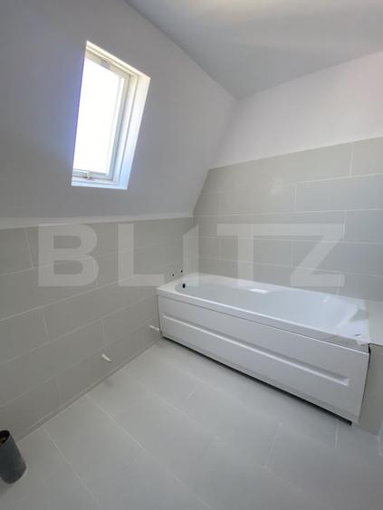 Penthouse cu 8 camere decomandat în Central