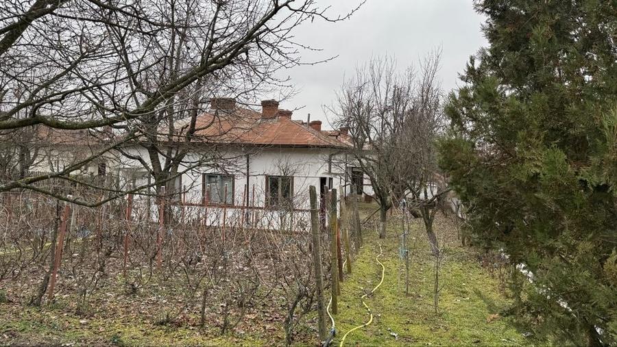 Casă cu 4 camere în Bucșani