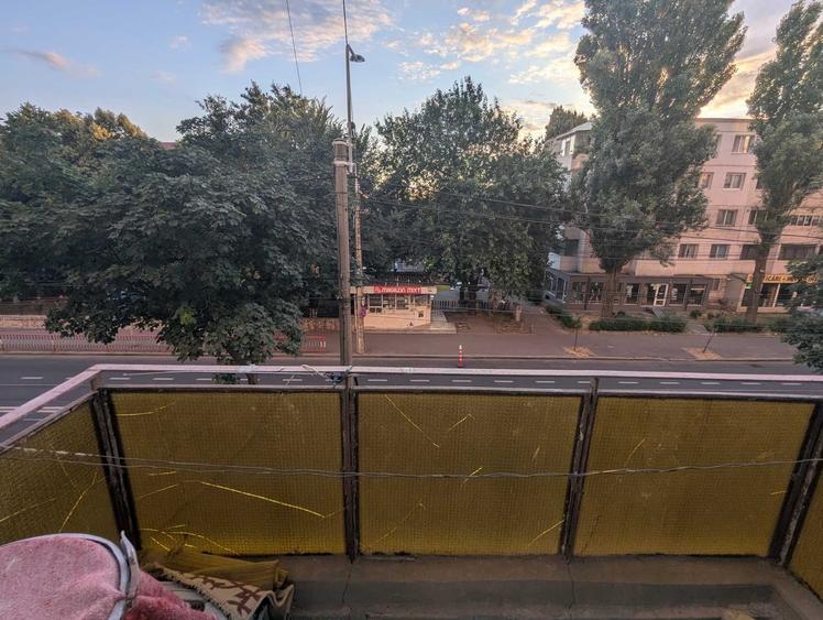 Apartament cu 3 camere decomandat în Nicolae Bălcescu