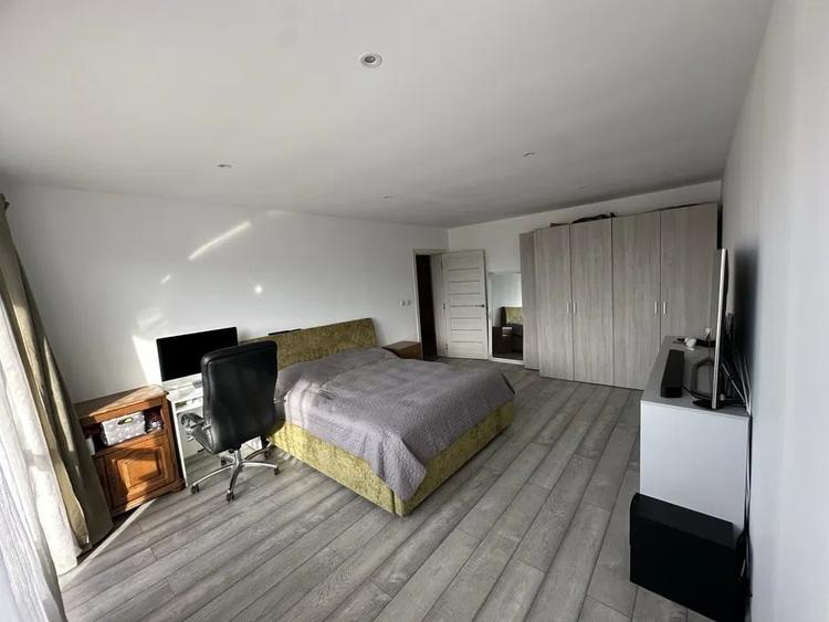 Apartament cu 3 camere semidecomandat, mobilat în Florești — fotografia 2