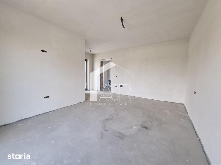 Casă cu 5 camere cu Teren 325 Mp în Păulești