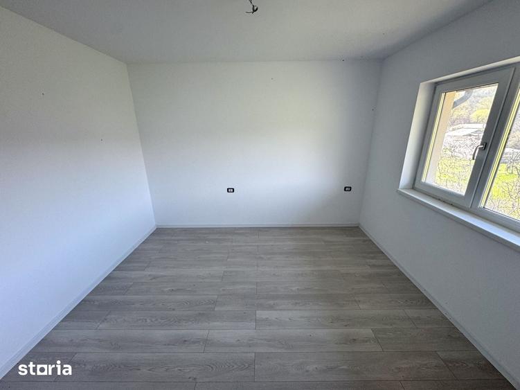 Casă cu 4 camere cu Teren 150 Mp în Tomești